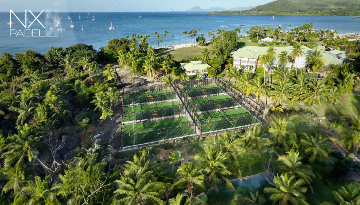 Club Med Les Boucaniers in Martinique is a clear and blatant testimony to all of this: Six impressive Fiberglass Padel Courts right by the ocean in a truly dream location