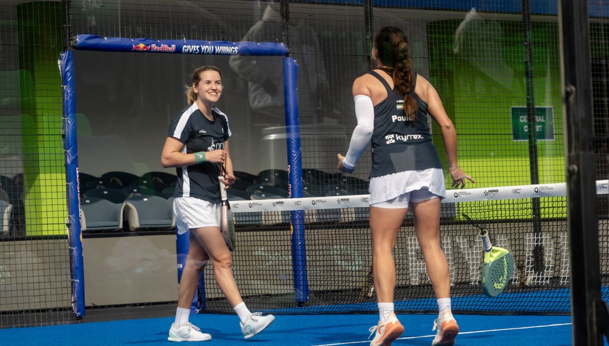 Ari Sánchez y Paula Josemaría, campeonas del Riyadh P1 sin jugar la final por la baja de Bea González