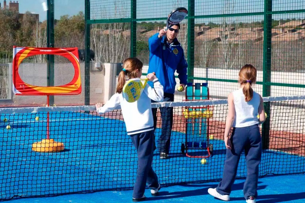 Entre los 8 y los 12 años es recomendable que se practiquen deportes colectivos como el pádel