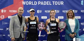 Marta Marrero y Marta Ortega recogiendo el trofeo por ganar el Córdoba Open