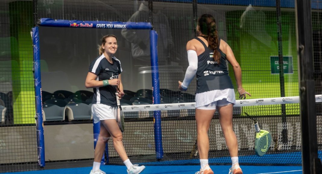 Ari Sánchez y Paula Josemaría, campeonas del Riyadh P1 sin jugar la final por la baja de Bea González