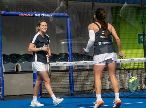 Ari Sánchez y Paula Josemaría, campeonas del Riyadh P1 sin jugar la final por la baja de Bea González