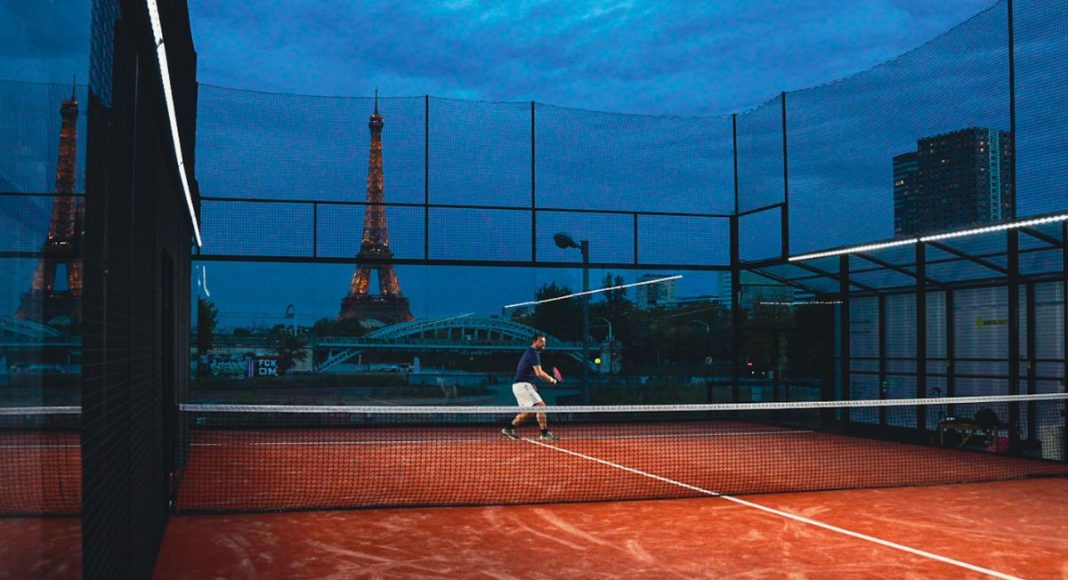 ¿Quieres una cita romántica con tu pareja de pádel? Atento a esta pista instalada cerca de la Torre Eiffel