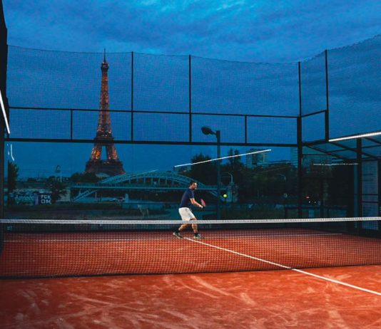 ¿Quieres una cita romántica con tu pareja de pádel? Atento a esta pista instalada cerca de la Torre Eiffel